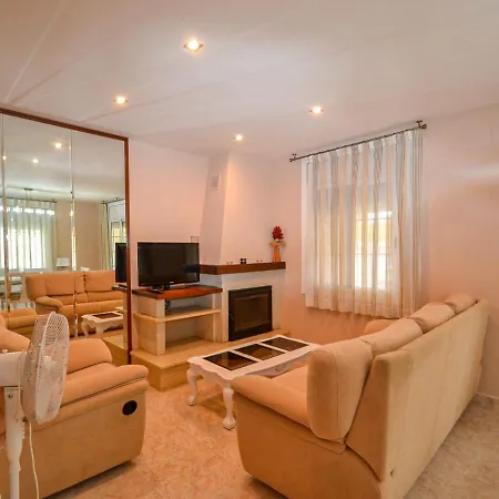 Cuco By Interhome 別荘 カンブリルス